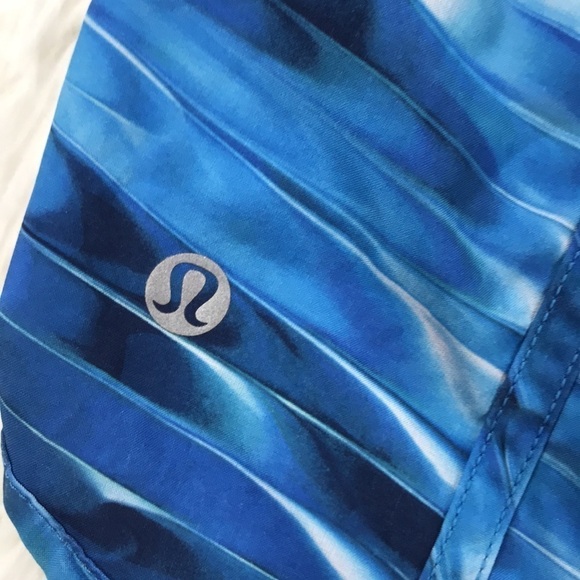 Lululemon Tracker Short V *4" Tidal Multi - Picture 7 of 7